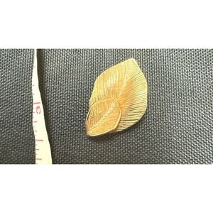 Amway Vintage Gold Tone Textured Double Leaf Brooch Pin Botanical Jewelry
